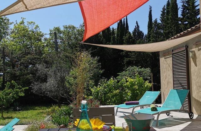 Stone house, private swimming pool, on a 3000m park, Gites de France 4 épis