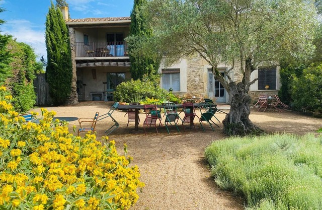 Stone house with swimming pool sleeps 10 in the heart of a farmhouse
