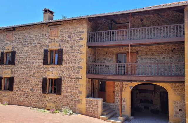 Stone house in Sarcey en Beaujolais 12 people