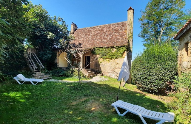 Stone house with view of the Dordogne