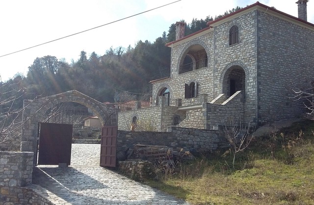 Stone mansion Anavriti