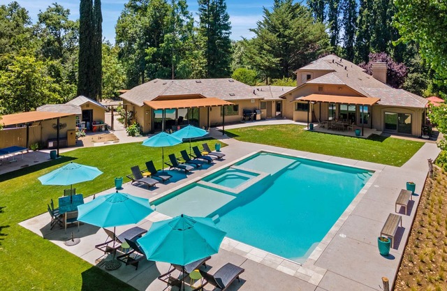 Stone River Retreat, Spa, Pool, Private, 6 Rms