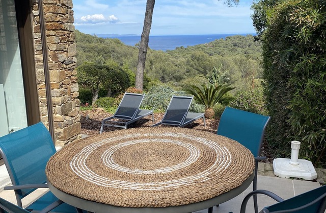 STONE VILLA SEA VIEW GAOU BENAT WIFI AIR CONDITIONING ACCES PLAGE DES CIGALES