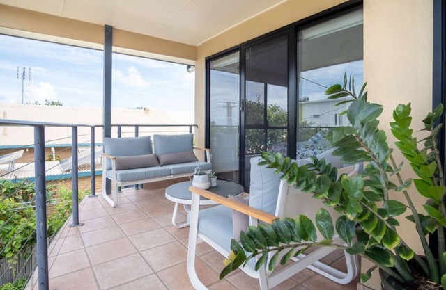 Stones Throw To Shelly Beach + Pet Friendly!