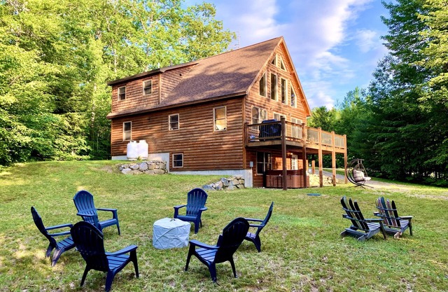 STOP! Hot tub, deck w/Sunday River Mountain Views