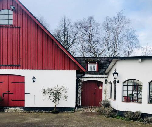 Stort rymligt boende med två sovrum och pentry i lantlig miljö