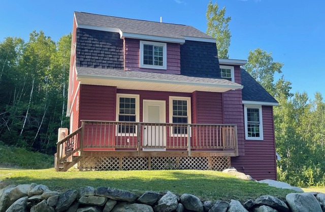 Storyland Santa’s Village Foliage Peaceful Rustic Family Cottage Dogs Welcome