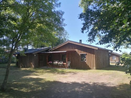 Strandnära hus med havsutsikt och stor tomt