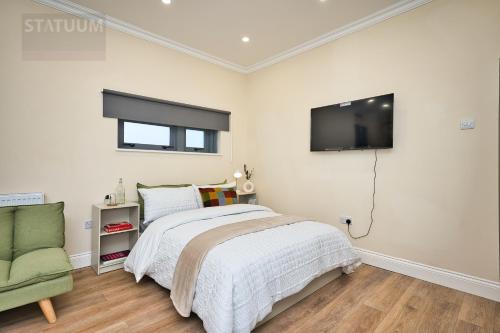 Stratford, London E15 - modern Studio for 3