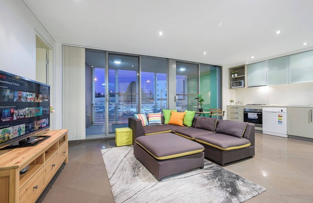 Strathfield sweet 2Br near Train Station/Shopping