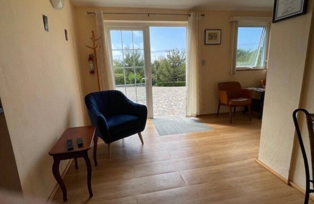 Strathmore Studio Apt, centrally located by the Botanical Gardens and Hospital.n