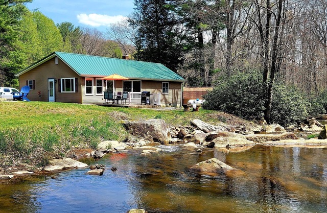 Streamside Family Friendly Accommodations minutes from Ohiopyle!