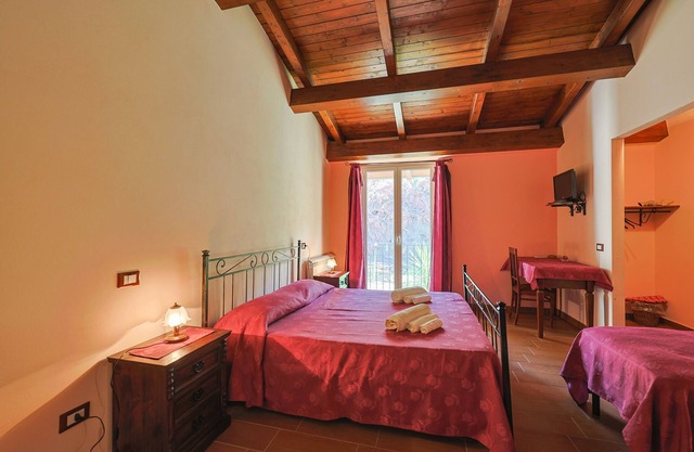 'Stromboli' Room with Shared Terrace, Communal Garden and Air Conditioning