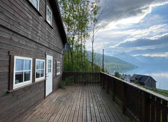 Stryn - Faleide -hytte med fjord og fjell utsikt