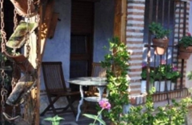 Studio 2 Adults: 45 m² studio with lovely garden views