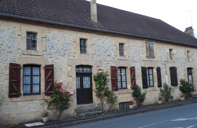Studio 35 m2 with view of the old mill canal near downtown rue de la gare