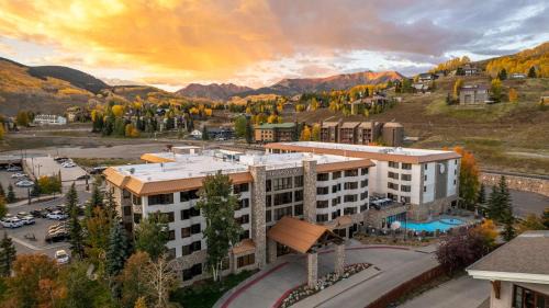 Studio 518 at Perfect Location with Pool and Hot Tub