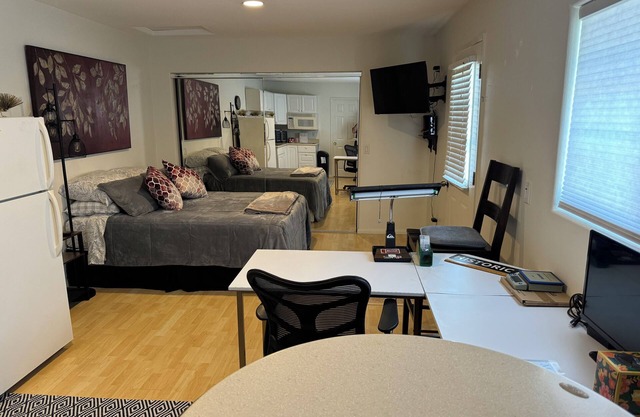 Studio - An Easy Stroll to the Glendora Village