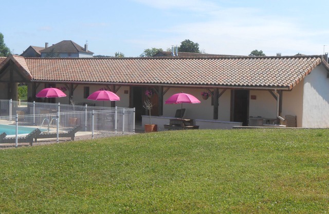 Studio apartment Rose in the Dordogne, with swimming pool & magnificent view