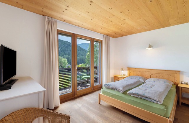 Studio Apartment 'Silbernagl - Monolokal Mit Ausblick' with Lake View, Shared Terrace and Wi-Fi