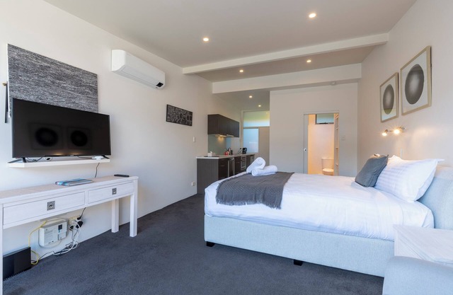 Studio Apartment - 5 Mins to CBD - Free Parking - Sandy Bay