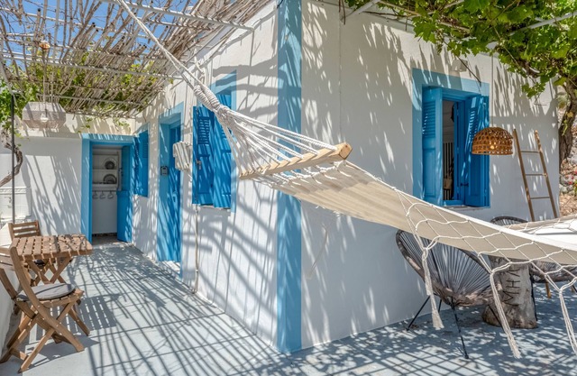 Studio Apartment 'Avlona Blue' with Mountain View, Wi-Fi and Air Conditioning