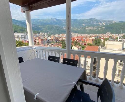 Studio apartment in the city center, Budva