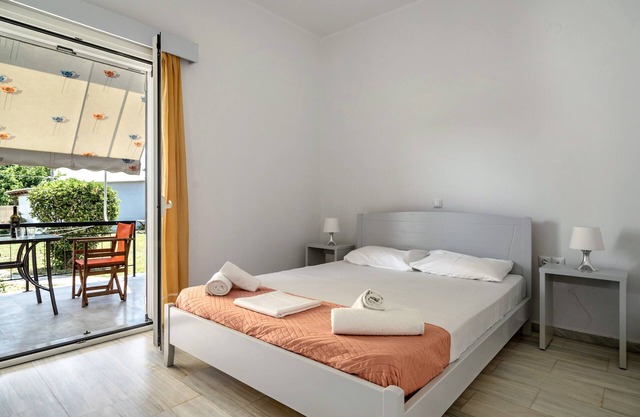 Studio Apartment 'Labros 2' with Mountain View, Wi-Fi and Air Conditioning