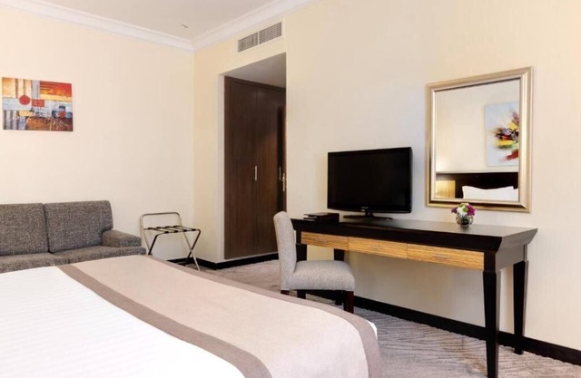 Studio Apartment Near Al Shamsi Building By Luxury Bookings