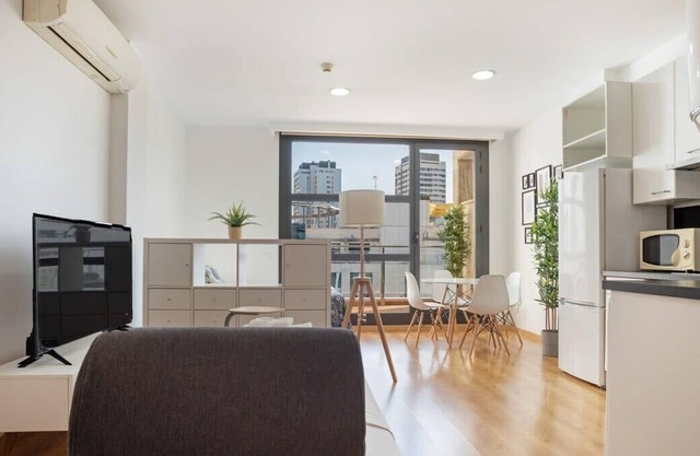 Studio Apartment with Balcony in Sanchinarro