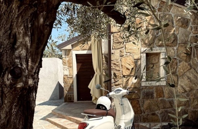 Studio Apartment with Terrace & Secure Parking