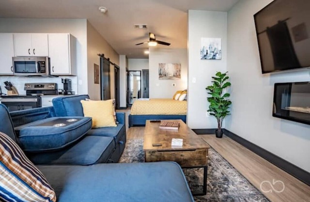 Studio Apt Near Downtown Louisville