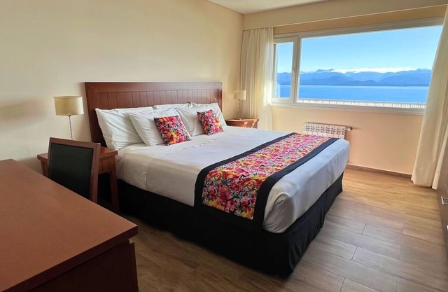 Studio Apartment with Lake View Close to Top Attractions & Beaches in Bariloche