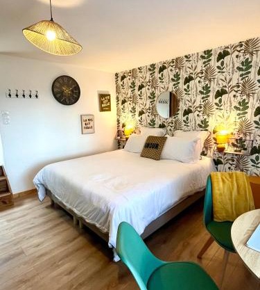 Studio avec entrée indépendante sur un domaine de 9ha avec vue