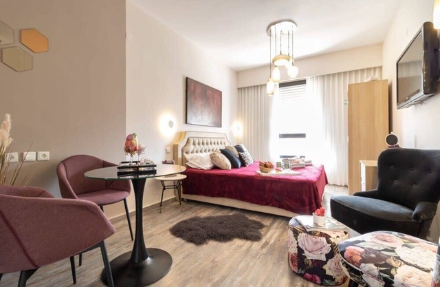 Studio between King David Hotel and Waldorf - Parking Included