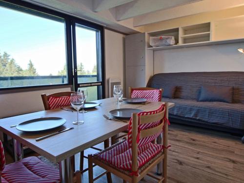Studio cabine avec balcon et parking couvert à Chamrousse - FR-1-340-186
