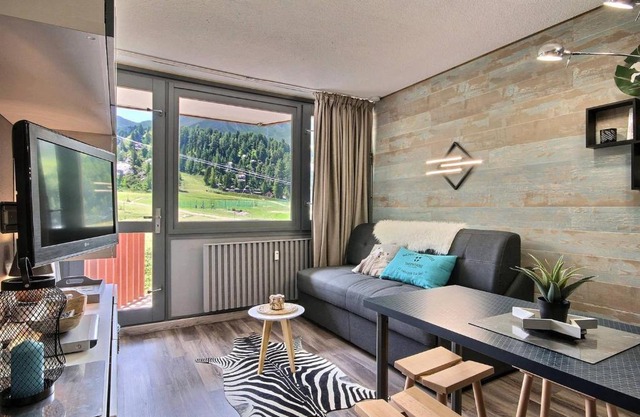 Studio cabine rénové à Plagne Centre avec balcon et proche des pistes - FR-1-455-68