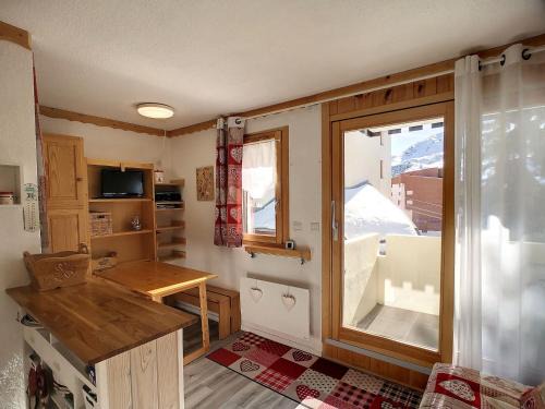 Studio Cabine Rénové, 4 Pers, Balcon Sud-Ouest, Proche Pistes et Commerces - Les Menuires - FR-1-178-378