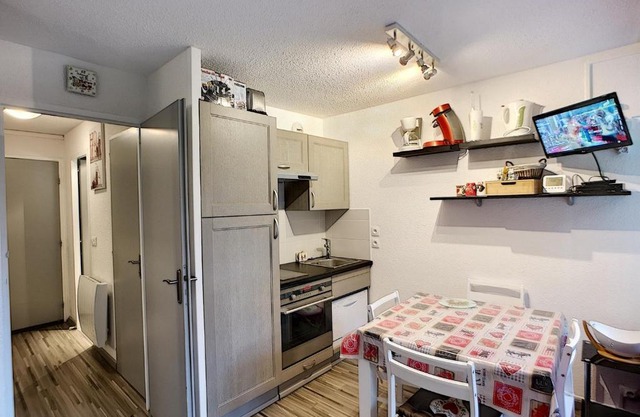 Studio cabine rénové pour 4 pers avec balcon, parking et wifi, proche pistes et commerces - Les Menuires - FR-1-178-290