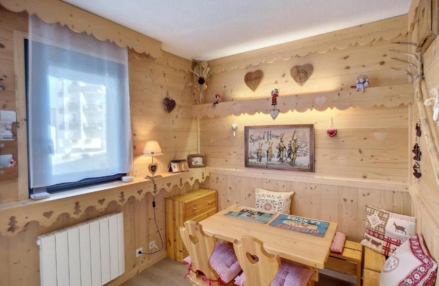 Studio cabine rénové 2 pers, proche pistes et commerces, Wifi, parking gratuit - FR-1-178-351