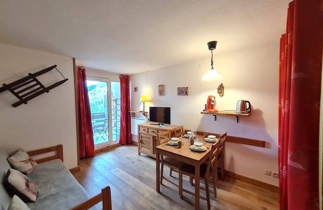 Studio close to the ski slopes, 4ppl, mountain view