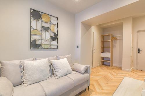Studio contemporain avec terrasse ensoleillée