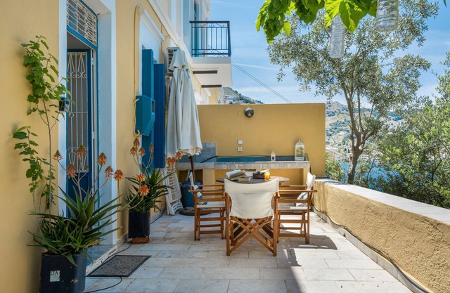Studio 'Dikaia 2' with Sea View, Wi-Fi and Air Conditioning