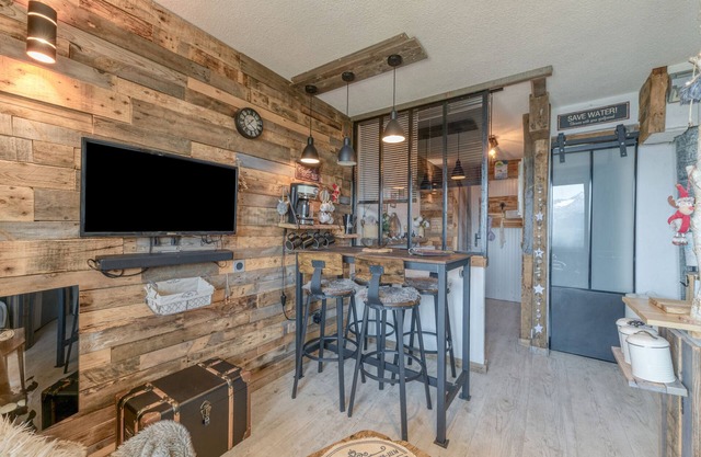 Studio 'Exceptional View' with Mountain View, Balcony and Wi-Fi