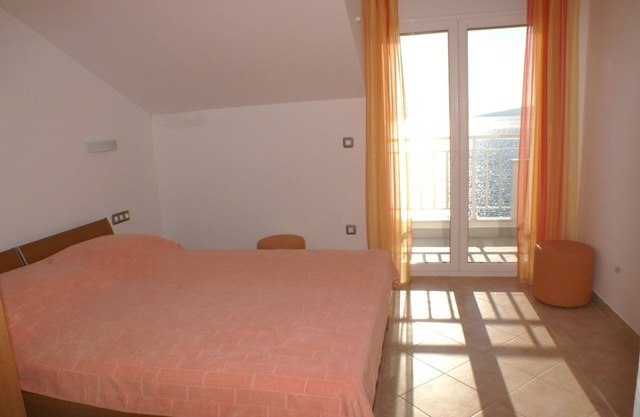 Studio flat near beach Zaostrog, Makarska (AS-2816-b)