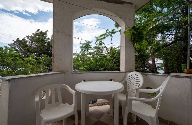 Studio flat near beach Vidalići, Pag (AS-6519-a)