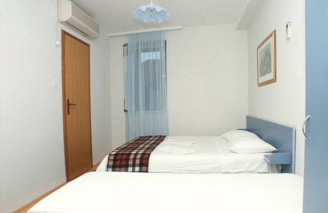 Studio flat near beach Komiža, Vis (AS-2429-e)