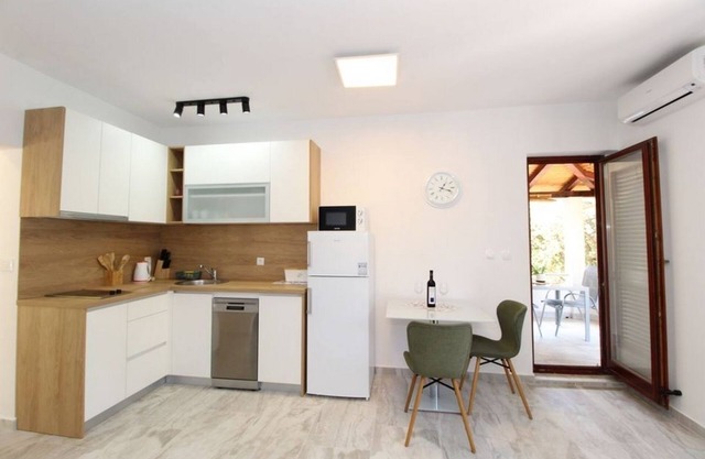 Studio flat near beach Mandre, Pag (AS-6284-a)