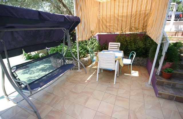 Studio flat with terrace Makarska (AS-6636-a)