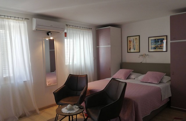 Studio flat with terrace and sea view Vis (AS-2476-a)